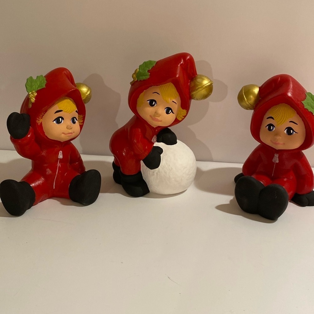 Playing in the Snow Ceramic Figurines Set of 3 (IB)